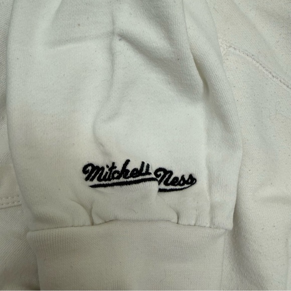 T247- Mitchell & Ness Raptors Hoodie - White and Red - Picture 4 of 10